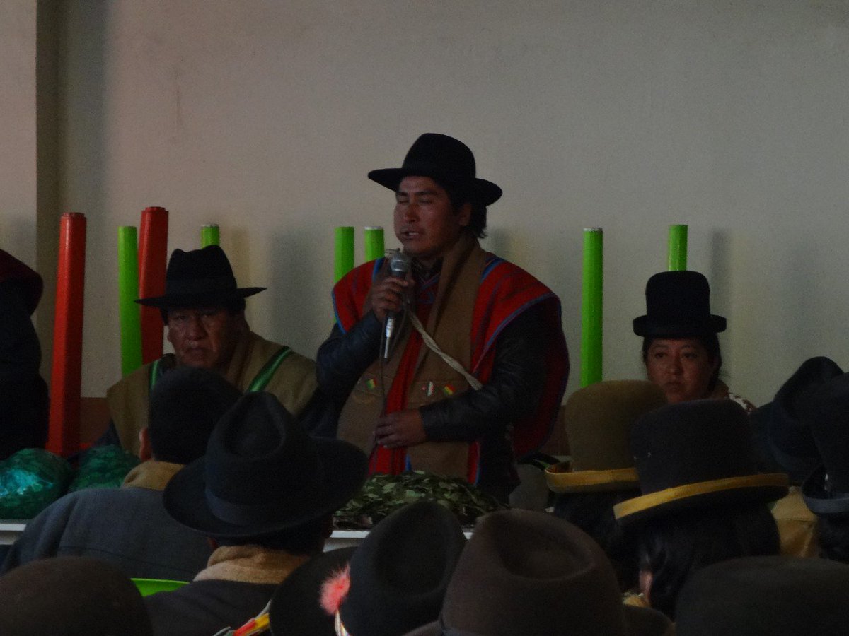 SenadoBolivia's tweet photo. Sen. #JorgeChoque realiza el Foro de Interés Ciudadano de la #Ley144 "Revolución Productiva, Comunitaria y Agropecuaria" #Challapata #Oruro https://t.co/fmCXYwuuPu