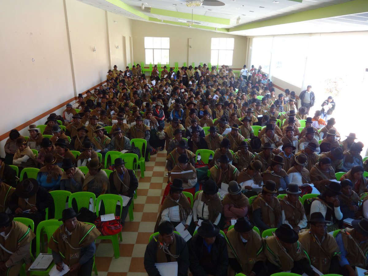 SenadoBolivia's tweet photo. Sen. #JorgeChoque realiza el Foro de Interés Ciudadano de la #Ley144 "Revolución Productiva, Comunitaria y Agropecuaria" #Challapata #Oruro https://t.co/fmCXYwuuPu