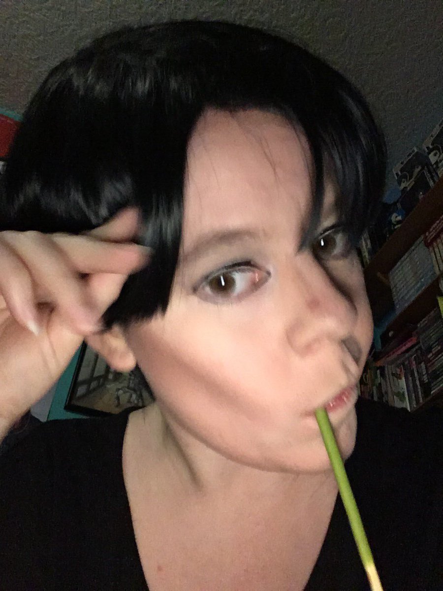 Reo_Dreams01's tweet image. &quot;Eren why are you looking at me like that? What the fuck is pocky day?&quot; #leviackermancosplay #beginnercosplayer