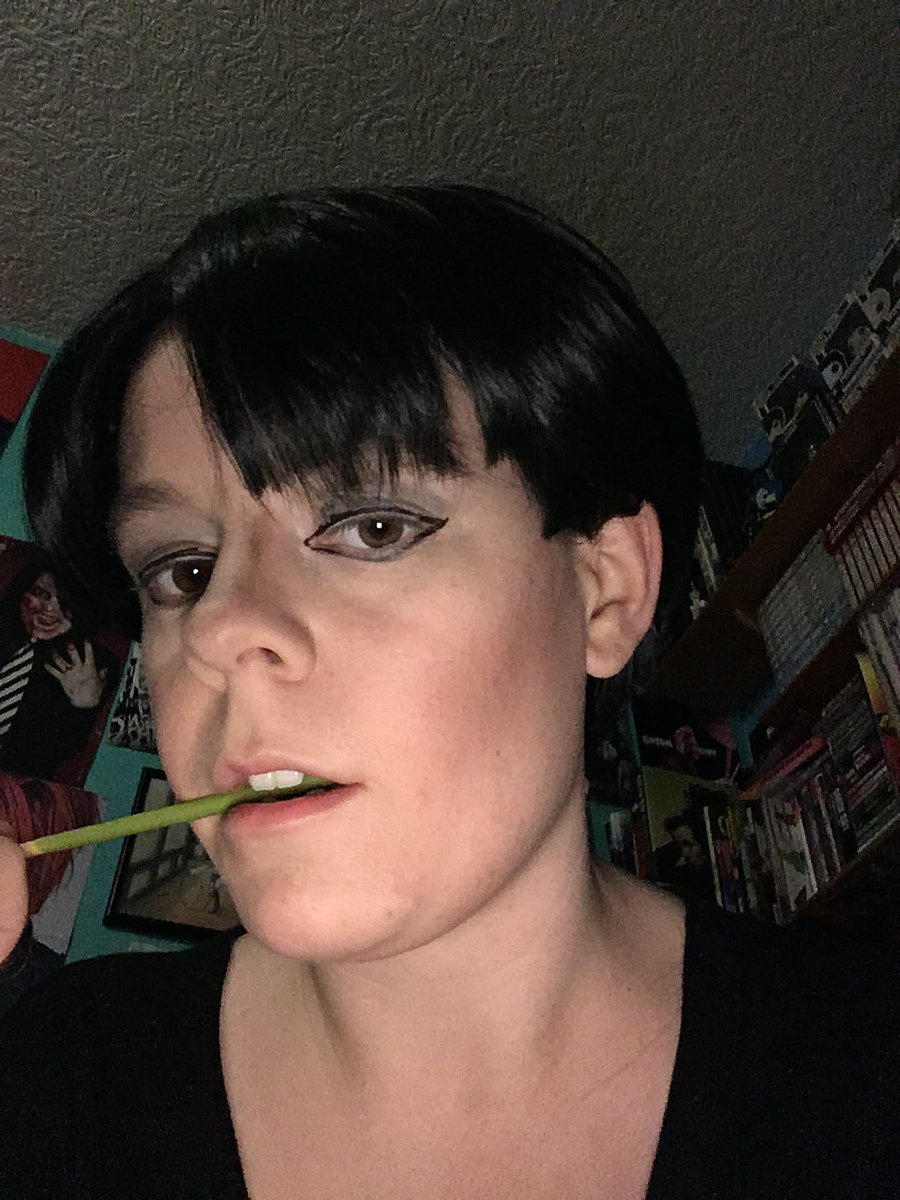 Reo_Dreams01's tweet image. &quot;Eren why are you looking at me like that? What the fuck is pocky day?&quot; #leviackermancosplay #beginnercosplayer