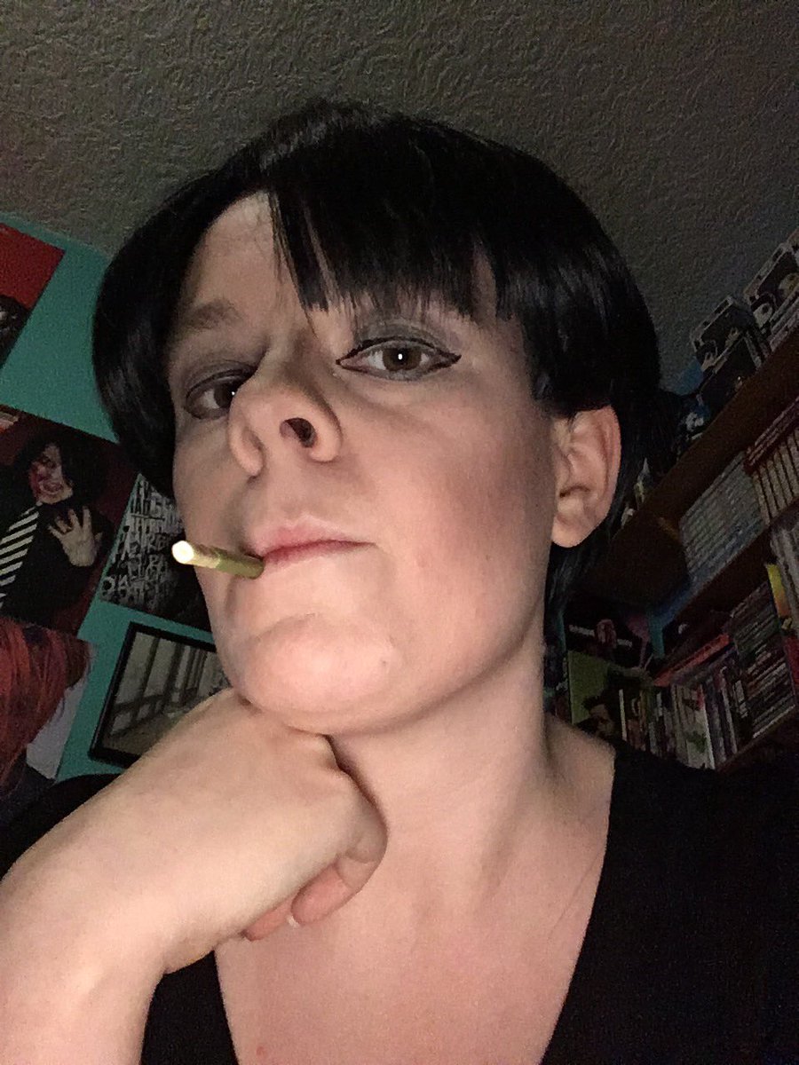 Reo_Dreams01's tweet image. &quot;Eren why are you looking at me like that? What the fuck is pocky day?&quot; #leviackermancosplay #beginnercosplayer