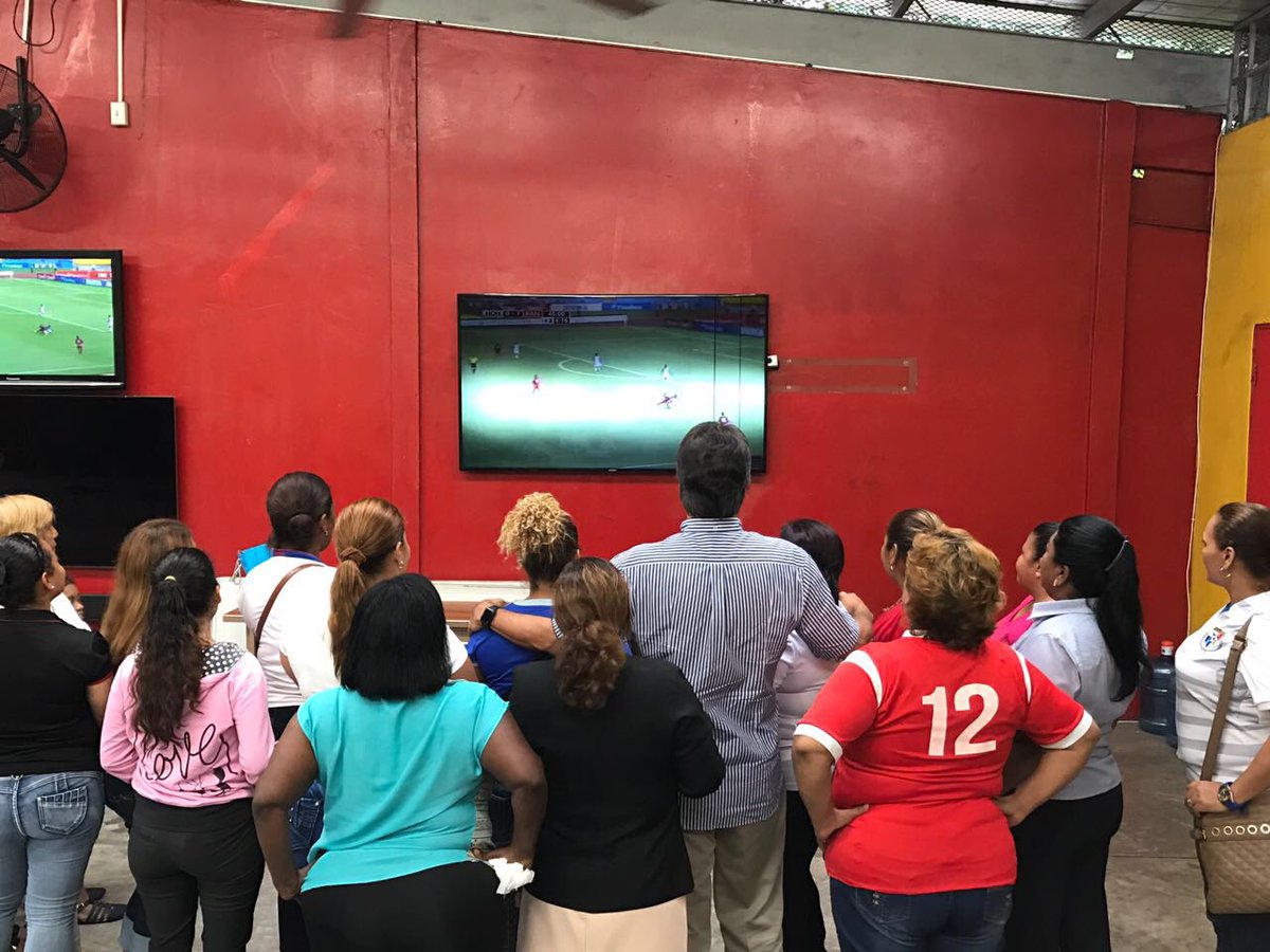 AlemanPancho's tweet photo. A esta hora todos @SomosLaSele viendo y apoyando a #Panama #VivaPanamá #PanamaVsHonduras https://t.co/fEki5TvEmF