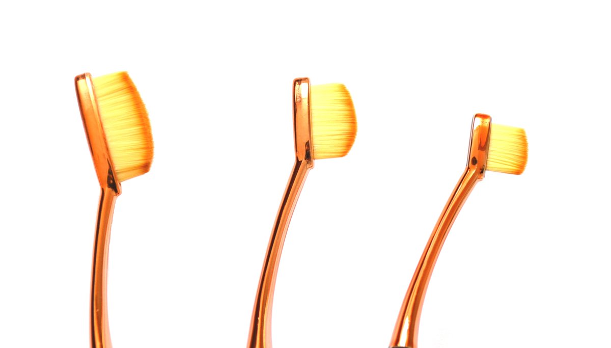 AmazingBrushes's tweet photo. www.amazingbrushes .com 
#makeupbrush #brush #makeup #kwasten #oogmakup #ovalbrush #foundation #foundationbrush #brushset #concealer https://t.co/pG8oWUs4yf