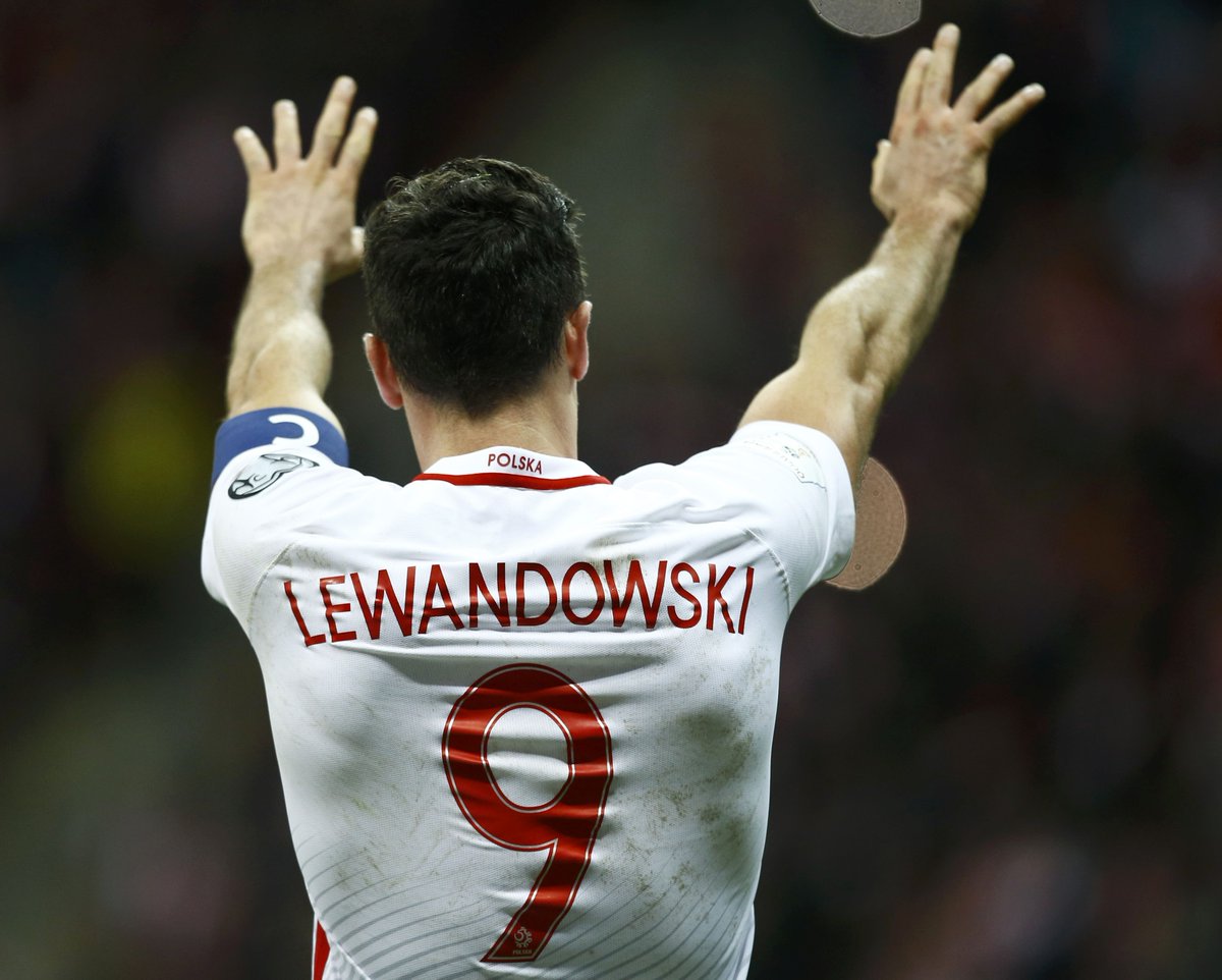 Squawka's tweet photo. Robert Lewandowski's last 9 international qualifiers:

⚽️⚽️
⚽️
⚽️⚽️⚽️
⚽️
⚽️
⚽️⚽️
⚽️⚽️
⚽️
⚽️⚽️⚽️

Simply incredible. https://t.co/r8FuDOEh1a
