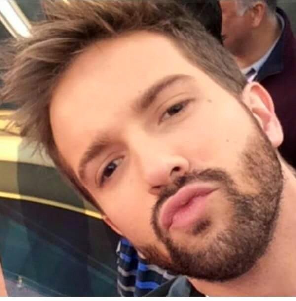 "Pero si yo pudiera darte el beso, sabrías como duele este amor" #MiFraseFavoritaDePablo 😍😍😍