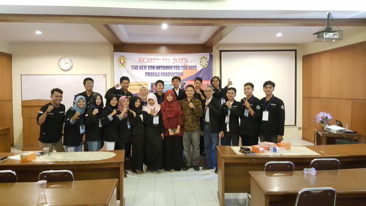 iatmiup45's tweet photo. Foto bersama kepanitian seminar join HMDTK UPN dan IATMI SM UP45 dengan pembicara seminar join.

#IATMISMUP45 https://t.co/ATABxurJYp