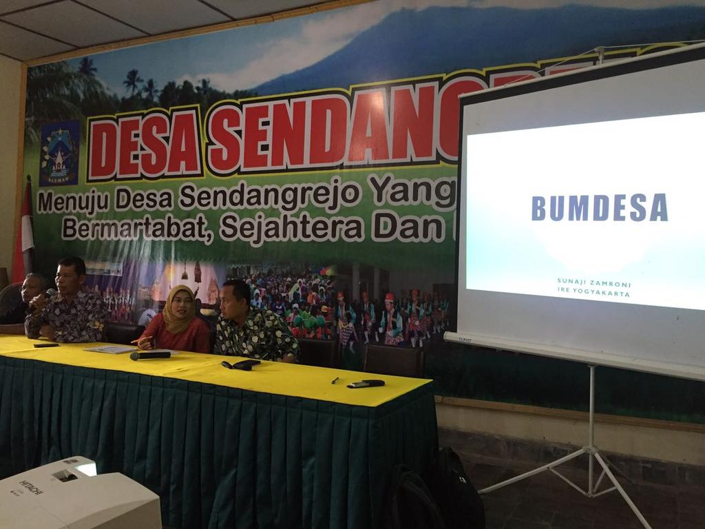 Direktr IRE <a href="/sunaji_bantul/">sunaji zamroni</a> sdg Sosialisasi BUMDesa di desa sendarejo, minggir, sleman, DIY. <a href="/EkoSandjojo/">Eko P. Sandjojo</a> <a href="/AhmadErani/">Ahmad Erani Yustika</a>
