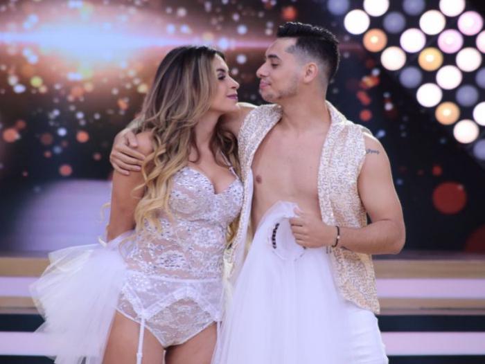 GVelPeruTeAma's tweet photo. En #ReyesDelShow --- @mmilettfigueroa @pato_quinonesfc
#SeQuedaEnRDSMilett siii se quedan :)
@ELGRANSHOW_Peru https://t.co/hbncFwhf95