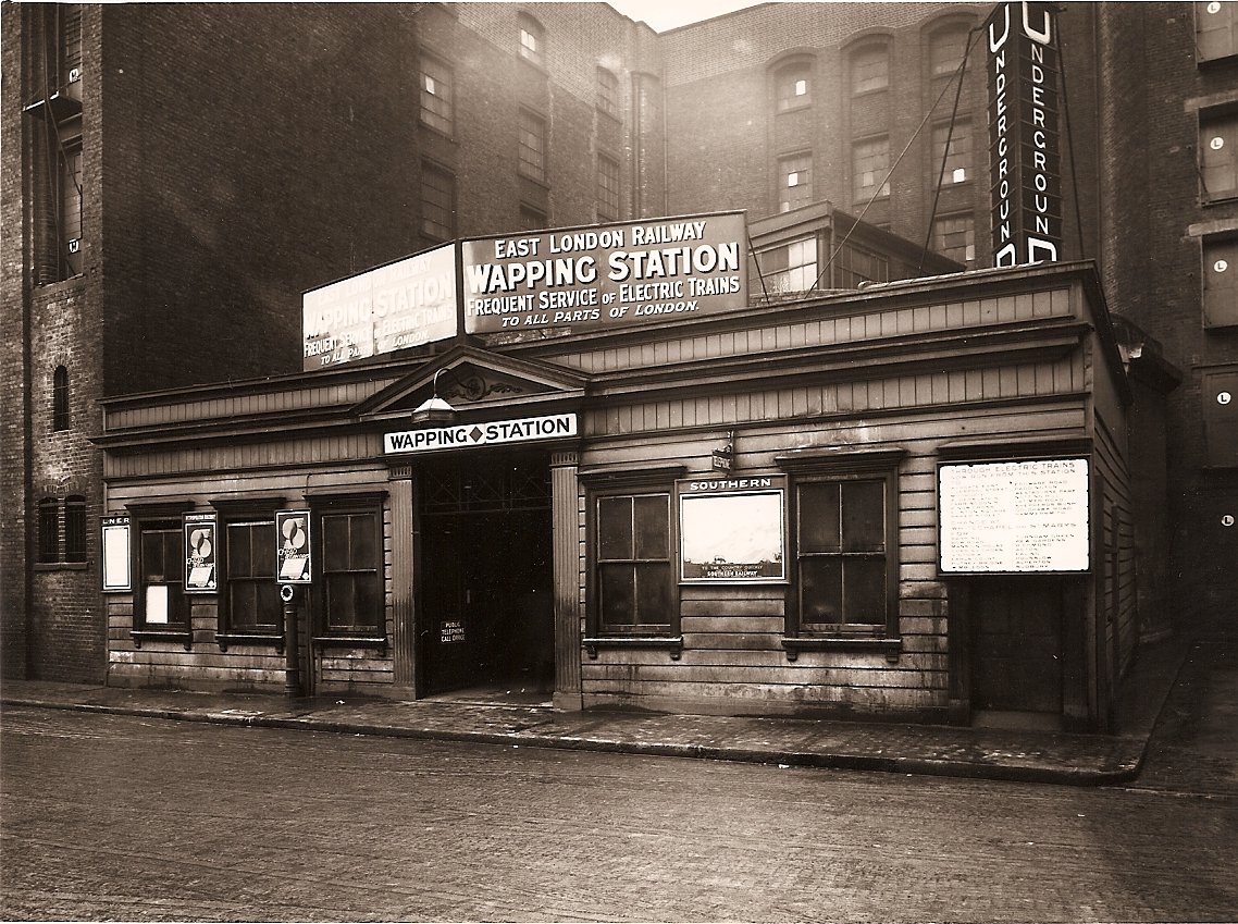 aflashbak's tweet image. Wapping Station in East London c.1930.