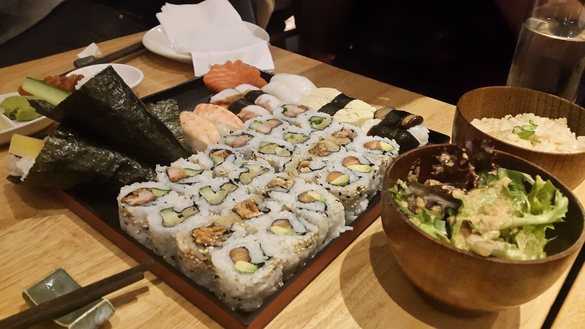 MSDLIGHTS's tweet image. Enjoyed this devine #sushi  @sushicafe......This was not all mine btw 😉😂 💛❤💚