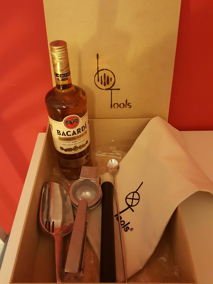 tinchocanon's tweet photo. Excelente el #KitBartender que me regalo @ElGranBartender #Salud 🍸 https://t.co/nveQFZvTkz