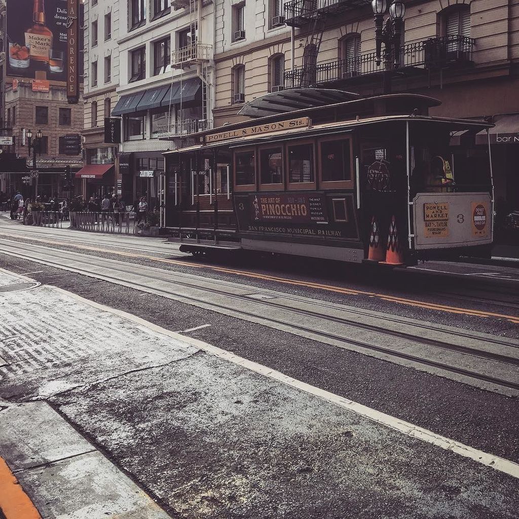 thekamahele's tweet photo. Just a stroll down Powell.
#california #sanfrancisco #sf #localtourist #cablecar #ig_capt… https://t.co/6m1DDHIwr4 https://t.co/n54JyUEgsQ