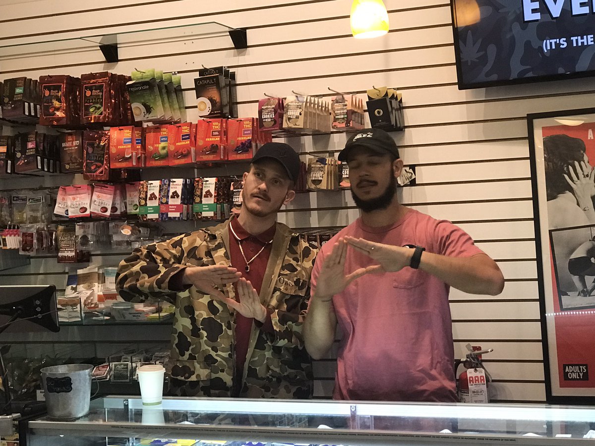 <a href="/FLOSSTRADAMUS/">FLOSSTRADAMUS ⚠</a> meet n greet happening now at Uncle Ike's - in the CD! Limited edition joint packs from <a href="/solsticegrown/">Solstice</a> as well!