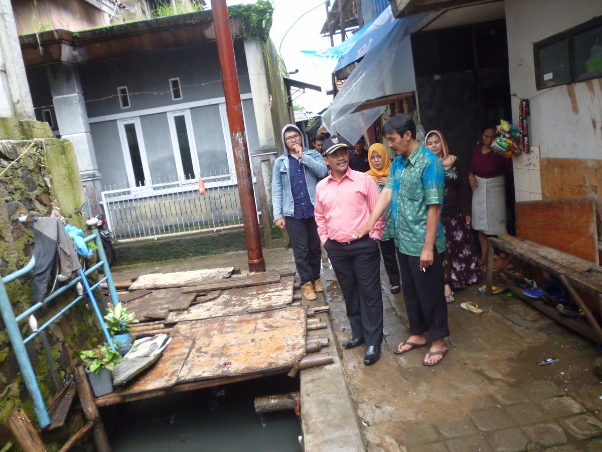 Mapay Lembur di Rw.02 <a href="/KELRANCABOLANG/">KEL.RANCABOLANG</a> dprlukan Dana Rehab buat 5 Rmh Kumuh, Rehab Madrasah&amp;Peninggian Kirmir Saluran., Kamis(10/11)