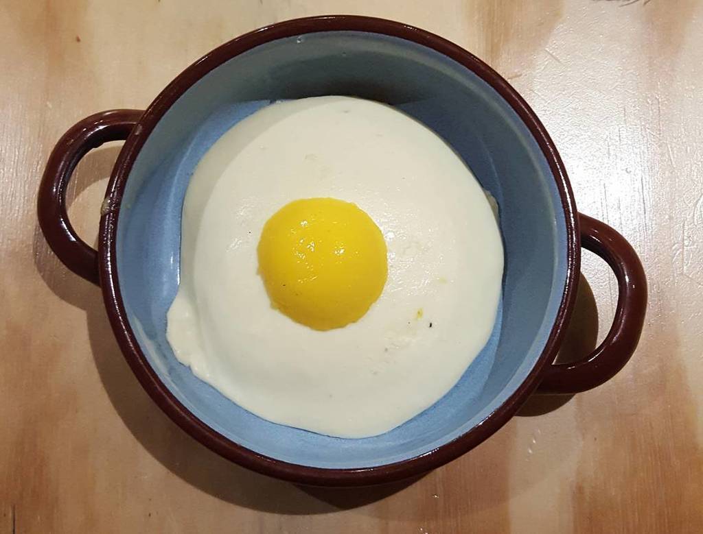 JessCarolBr's tweet photo. 🍳 Ou ferrat del #somiatruites (altrament dit cheese cake) #rec014 #igualada #barridelrec https://t.co/8nVuy5ZerZ https://t.co/ynETe7wobg