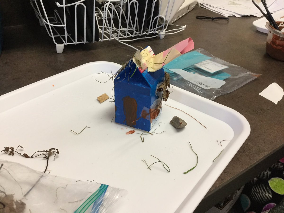 HSSD_mirazygi's tweet image. Making houses to match our jobs for our Colonial Village!! #BHSailors #Nature #LifeLongAgo #Create @TruMooMilk #HSSD