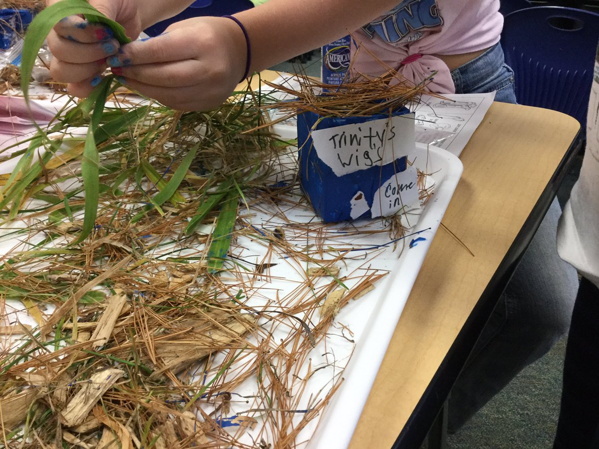 HSSD_mirazygi's tweet image. Making houses to match our jobs for our Colonial Village!! #BHSailors #Nature #LifeLongAgo #Create @TruMooMilk #HSSD