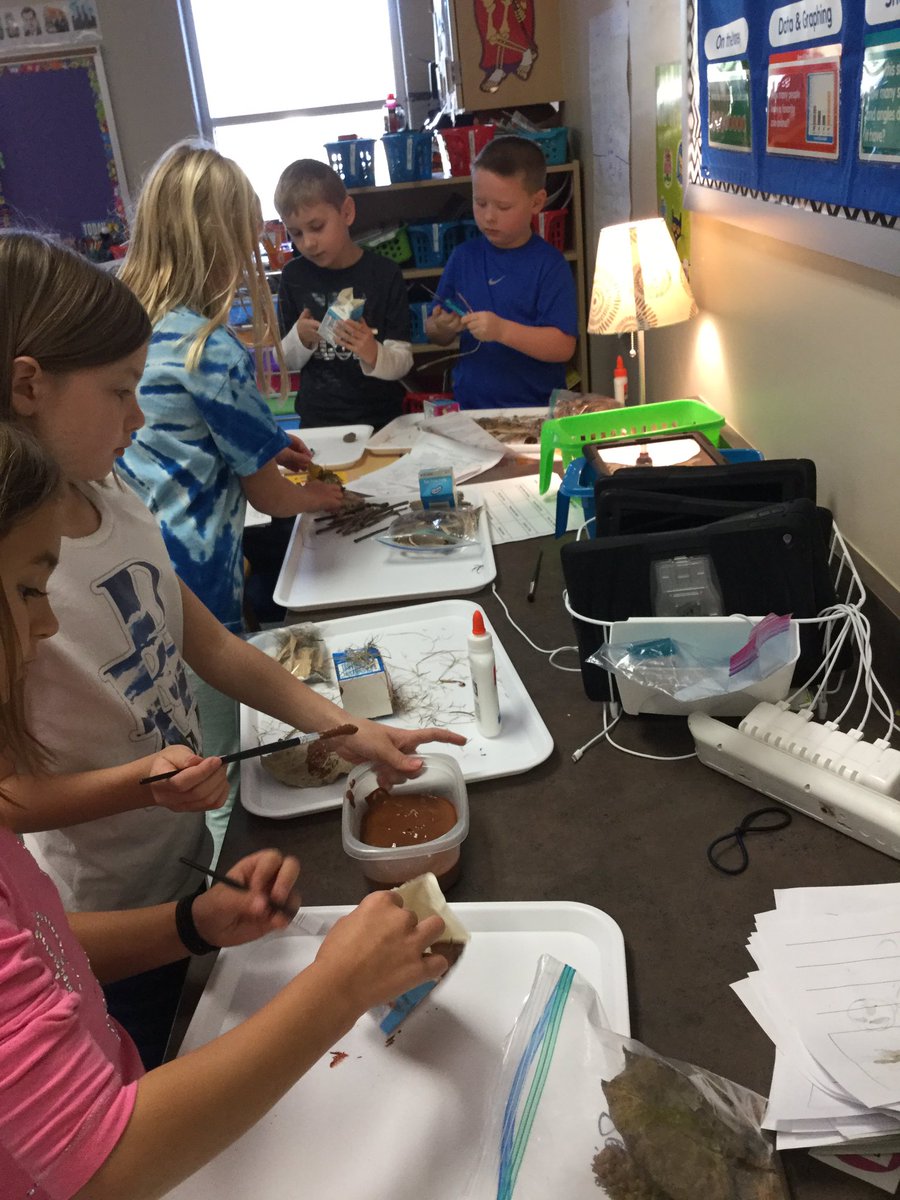 HSSD_mirazygi's tweet image. Making houses to match our jobs for our Colonial Village!! #BHSailors #Nature #LifeLongAgo #Create @TruMooMilk #HSSD