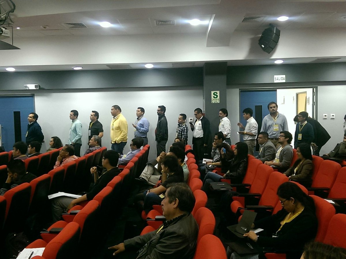 huascar_ezcurra's tweet image. Iniciando #pitchelevator en @LSM_Peru