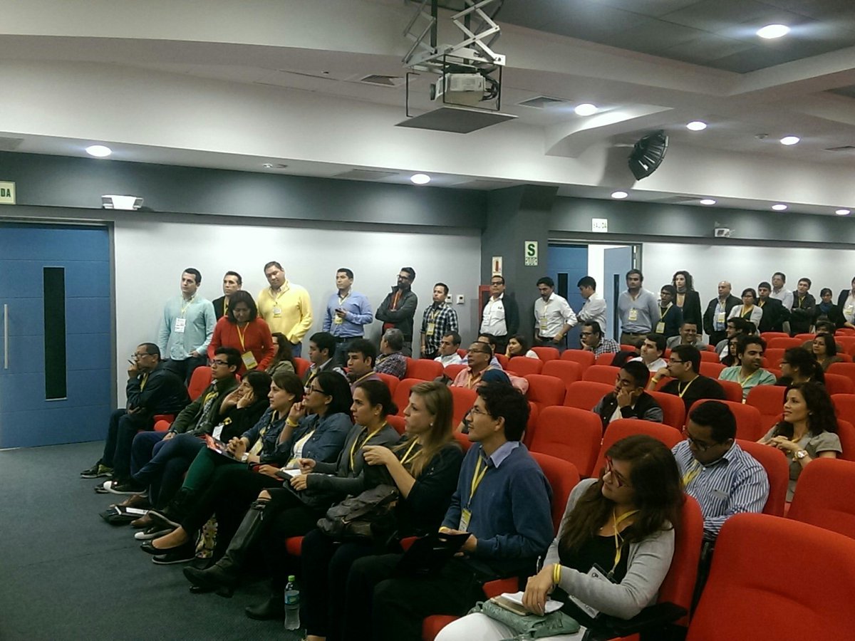 huascar_ezcurra's tweet image. Iniciando #pitchelevator en @LSM_Peru