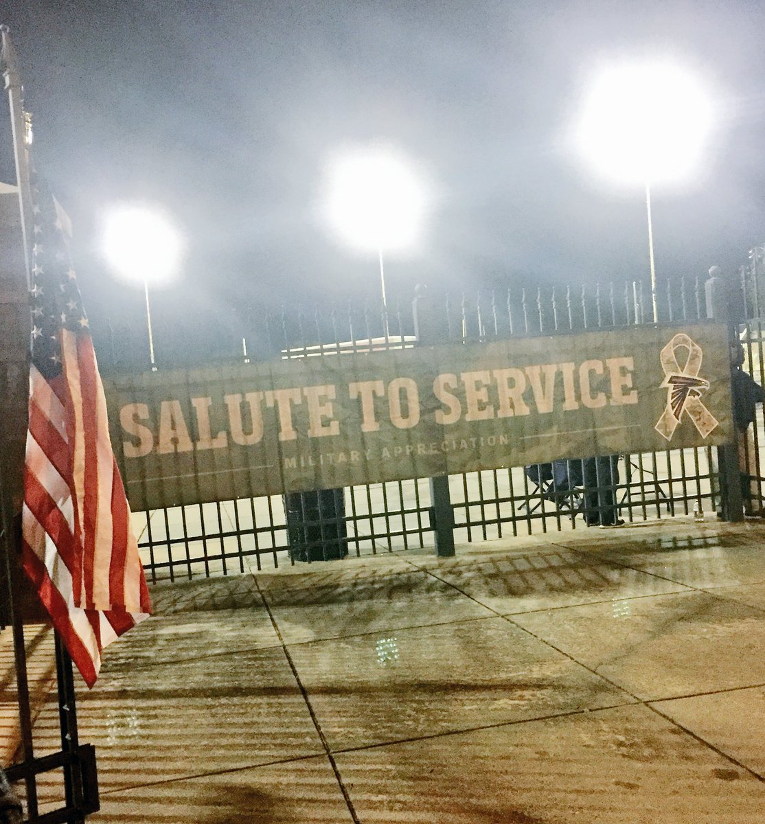 FalconsCR's tweet photo. Ending @AtlantaFalcons #STSWeek with the Cross Creek vs Carver high school football playoff game! πΊπΈπ https://t.co/LfWkaexmCH