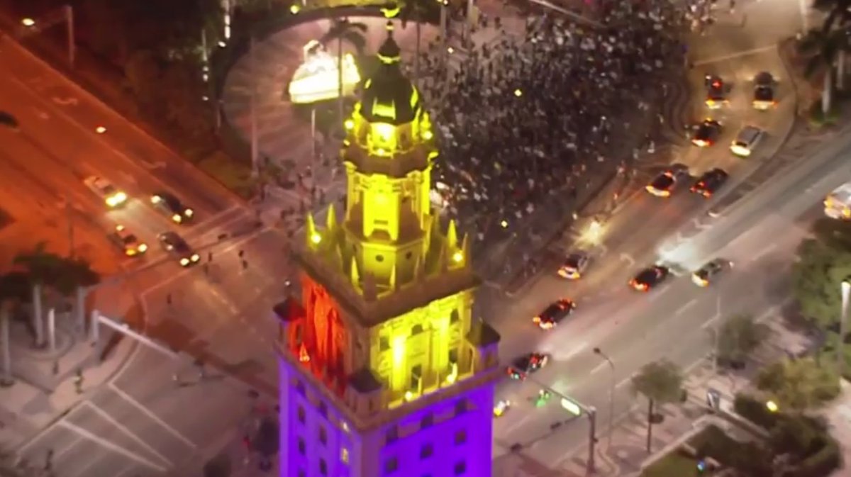 View the aerial photos of the #NotMyPresident protest in downtown Miami fw.to/EaM4abX?utm_me… https://t.co/KfaOwZgctN