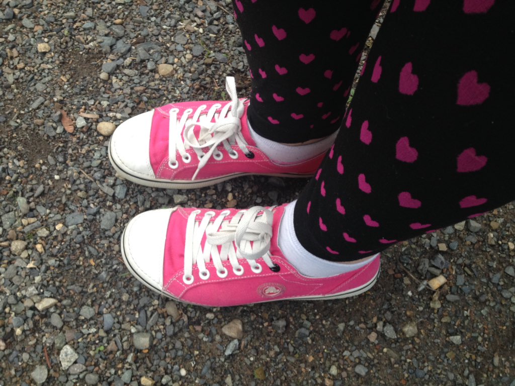 Suzholston's tweet photo. #30DayCrocsChallenge #Day11 #OldSchool #CrocsAreTheBest #TrySomeOn #SoManyStyles #HappyFriday #CrocNation https://t.co/Nr4LvbjNZu