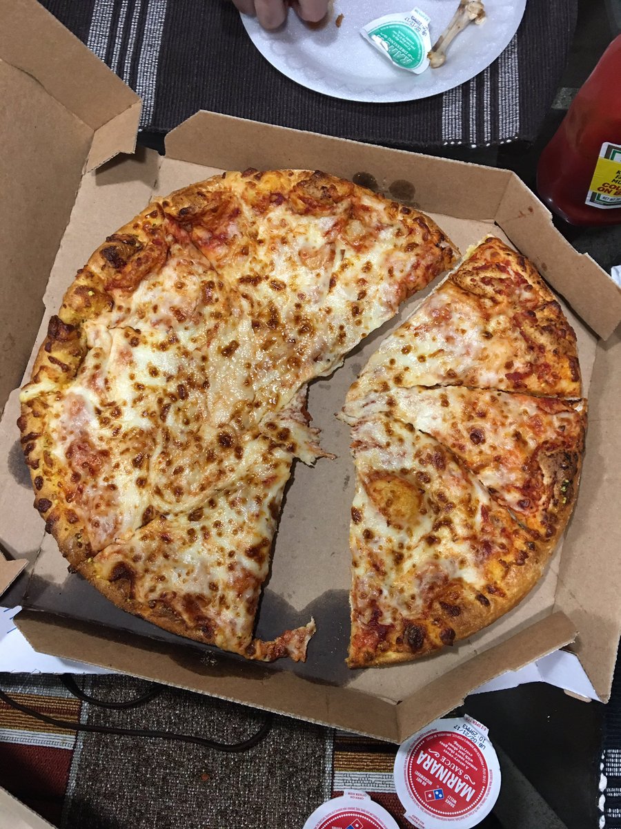 hayleebrier's tweet photo. when you have to cut ur own pizza bc @dominos can't cut a pizza https://t.co/jBc7InHavf