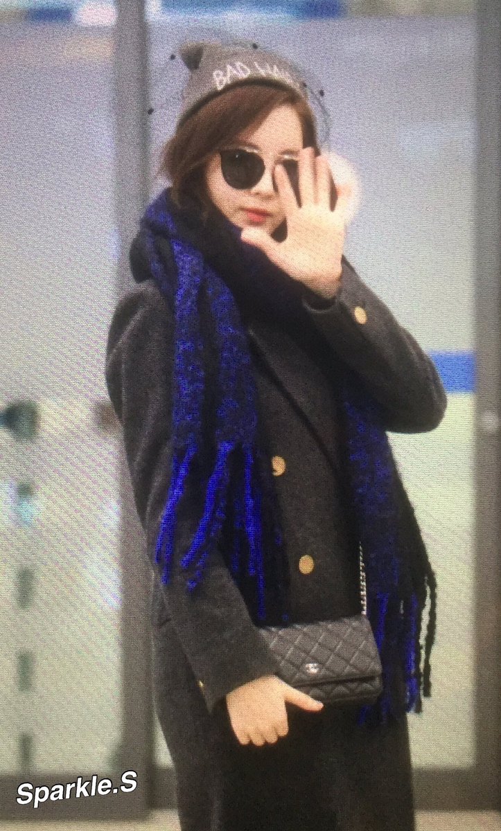 [PIC][12-11-2016]SeoHyun trở về Hàn Quốc vào hôm nay CxBhK6WUcAA_e5a
