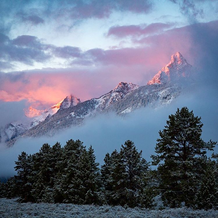 fareconnect's tweet photo. What are your favorite ski destinations in North America? Come discover our top 7! #Ski2016 #vacation #USA #Canada https://t.co/1Gg3KdAom0 https://t.co/nNQN1LXFMH