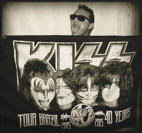 walckerconde's tweet photo. @KISSOnline the best of Band .
#tourbrazil2015 #RockAndRoll #KISSarmy #fodastico #thebest #Enjoyng #yessssss @KissCoverBrasil https://t.co/aWhzIwKvU9