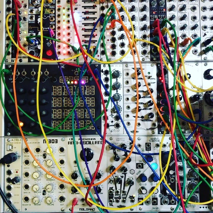 dubjapanesque's tweet photo. 朝からたまらん #modularsynth #eurorack #wogglebug #brainseed #varigate4 https://t.co/TuePp4uj0l https://t.co/cuLNUuChy1