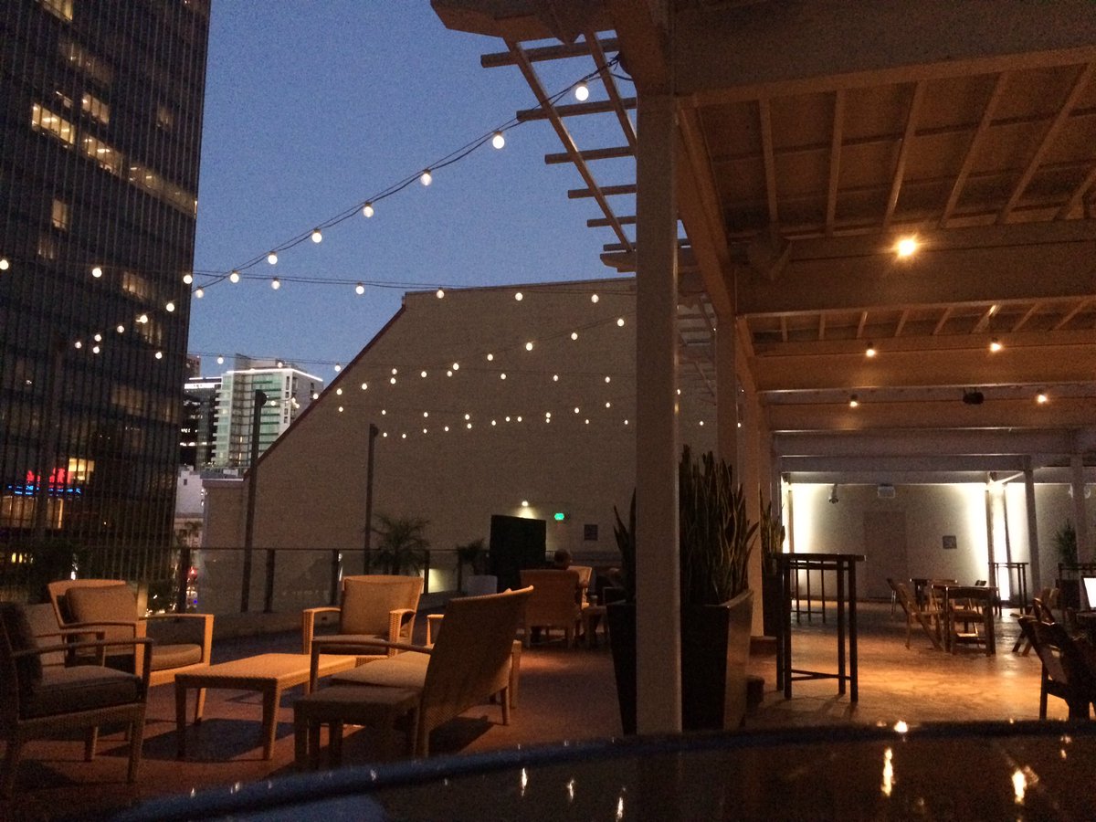 neuroethicsinfo's tweet photo. The #neuroethics teams at #INS16 are getting a sublime #SanDiego evening. (Well, they're all still listening to a #DBS talk, but YGTI.) https://t.co/Apfk4qcwlT
