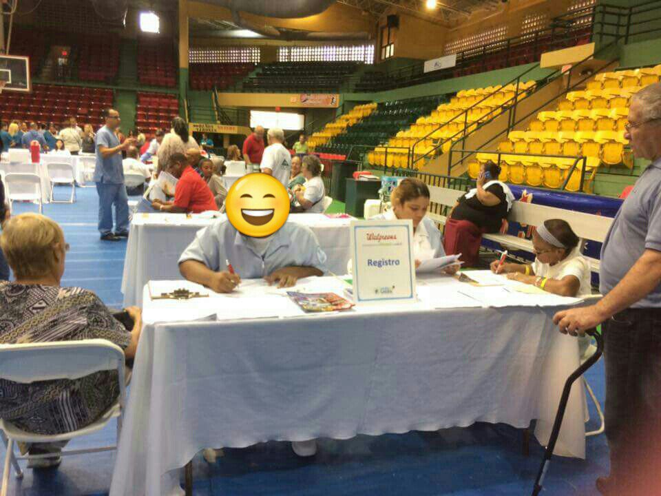 Hace un mess atentiendo pacientes con el grupo de #Enfermeria #EdpUniversity #NursingProgram 💉❤