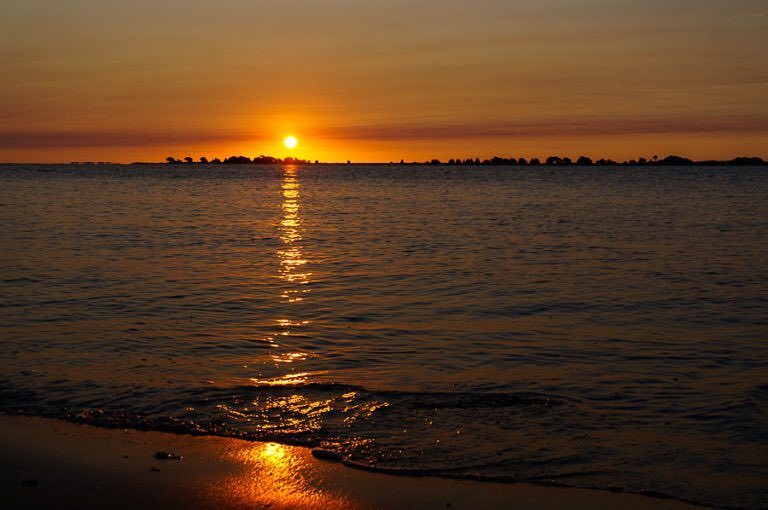 kenworley's tweet photo. Another wonderful sunrise from Southport. #kw366 #photoaday2016
.
.
.
.
.
.
#ncoutdoor_inc #naturenc #saltlife #sun… https://t.co/z8xMhCM37x