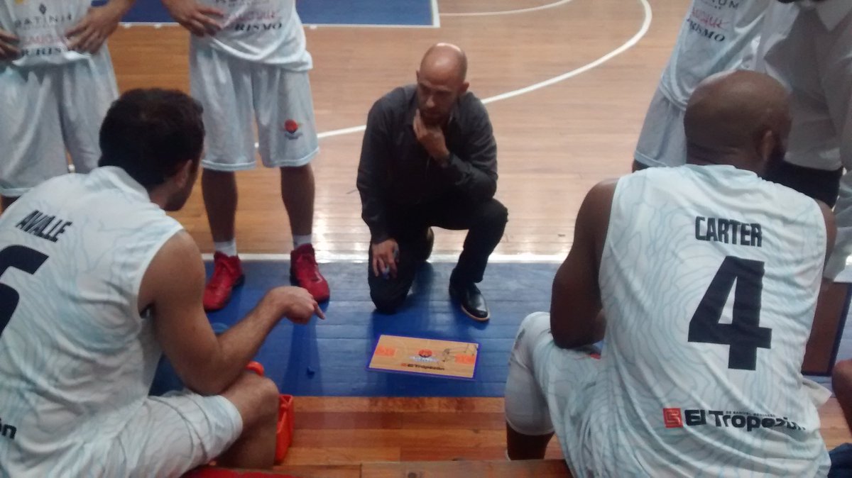 LAVILLA_BASKET's tweet photo. Final en Resistencia. Ganoooo La Villa!! 

Victoria por 73 a 72 sobre @villasmTNA en el @TNAbasquet 

8-21
30-37
47-52
72-73

@domingopeppo https://t.co/bjOc7BFw1s
