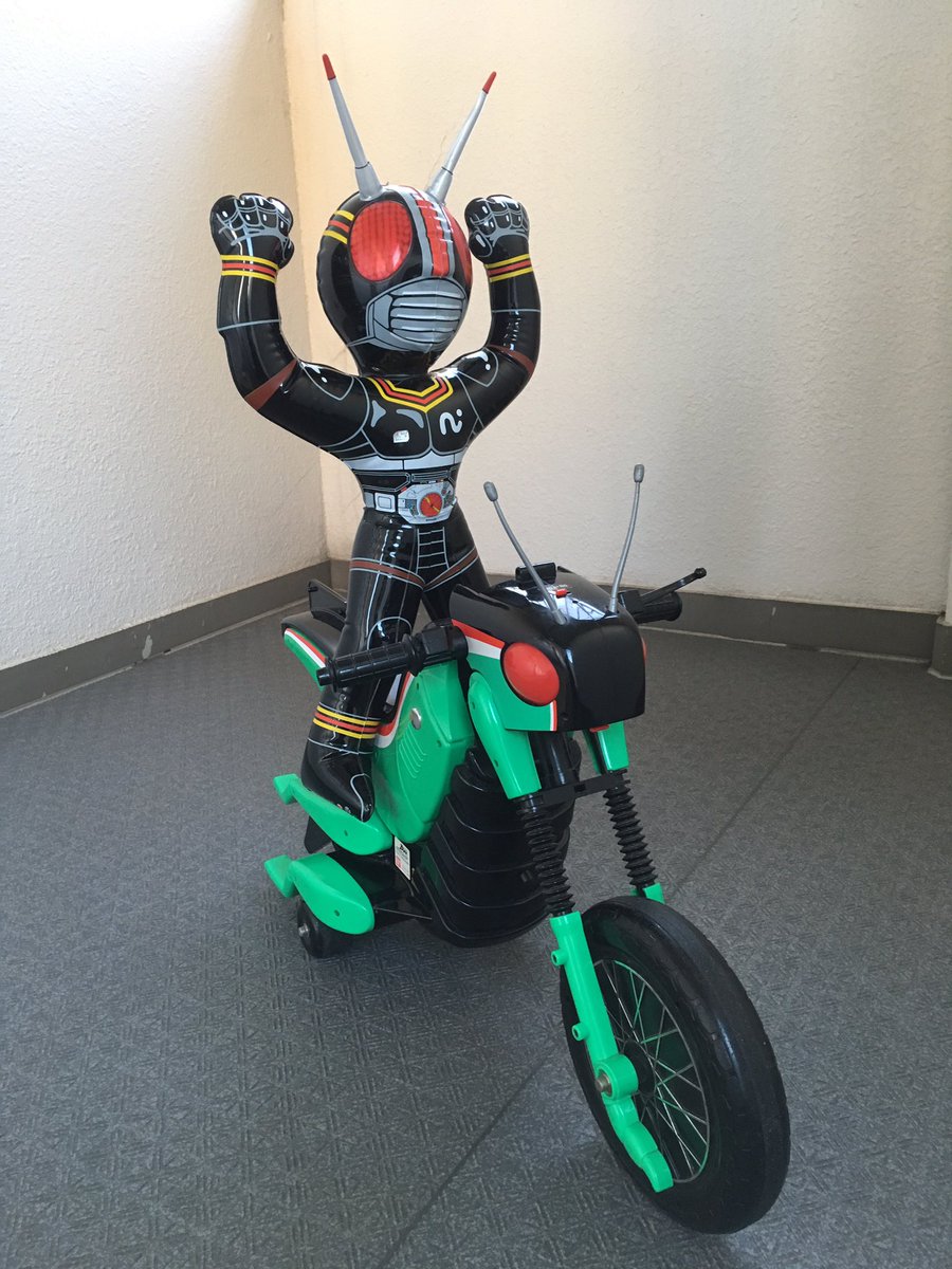 ヤナギ Black大好き野郎 可愛いバトルホッパーを外で掃除