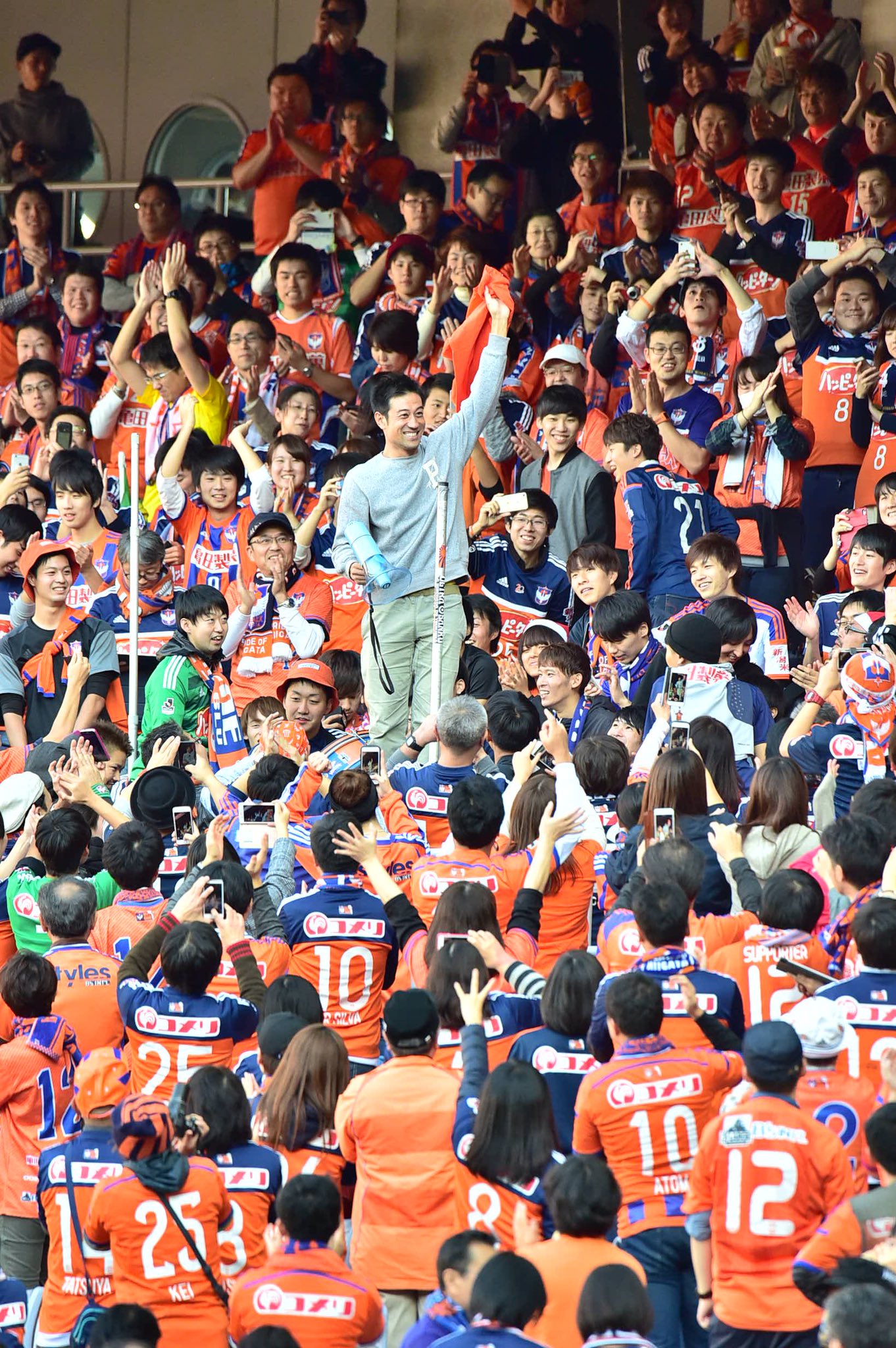 こうず Kouzu 16 11 12 アルビレックス新潟 野澤洋輔選手 天皇杯 Vs横浜fマリノス戦 急に野澤のチャントが聞こえたので何事かと思ったら本人がいましたw 一気に懐かしくなりましたね ゴール守る俺たちのヒーロー こうず撮影 T Co 57johatzxw