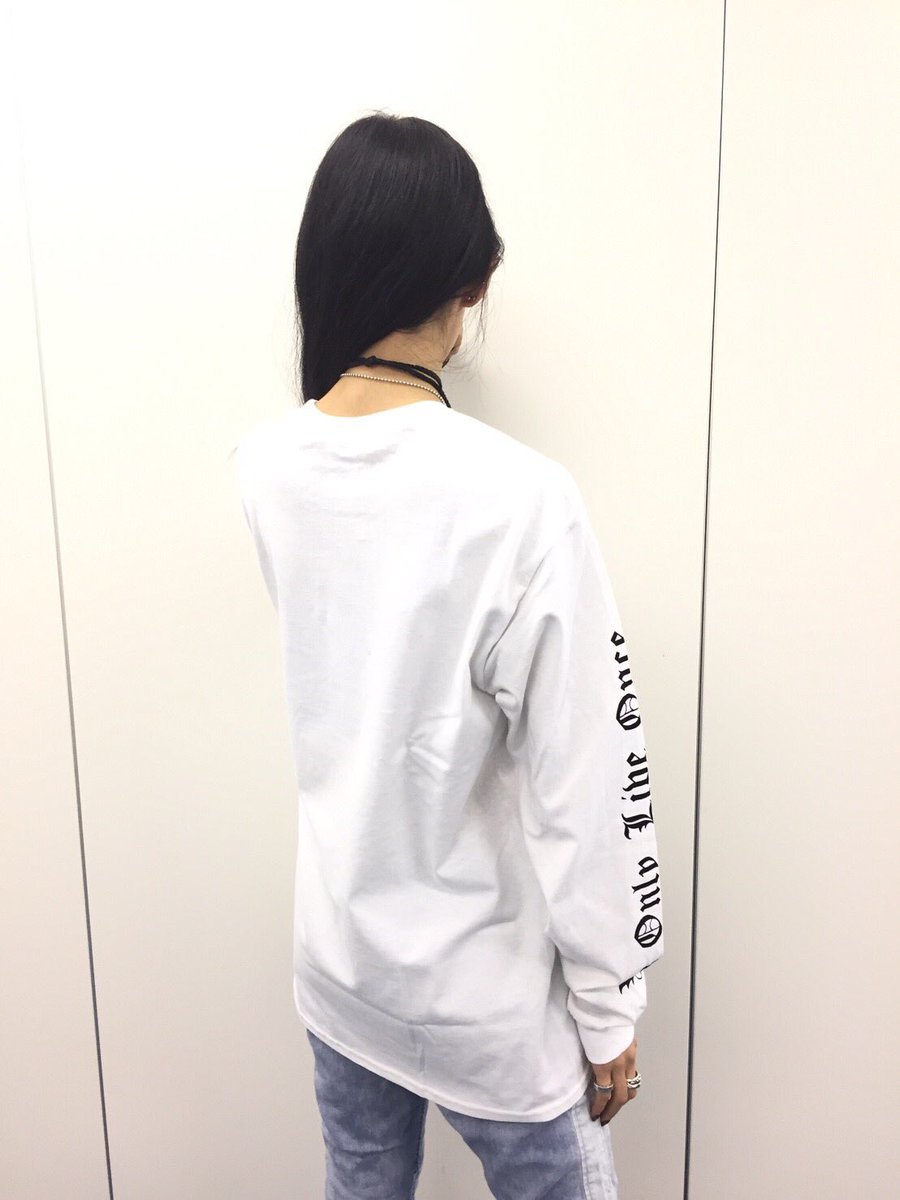 CxC6yoyVEAAo896.jpg