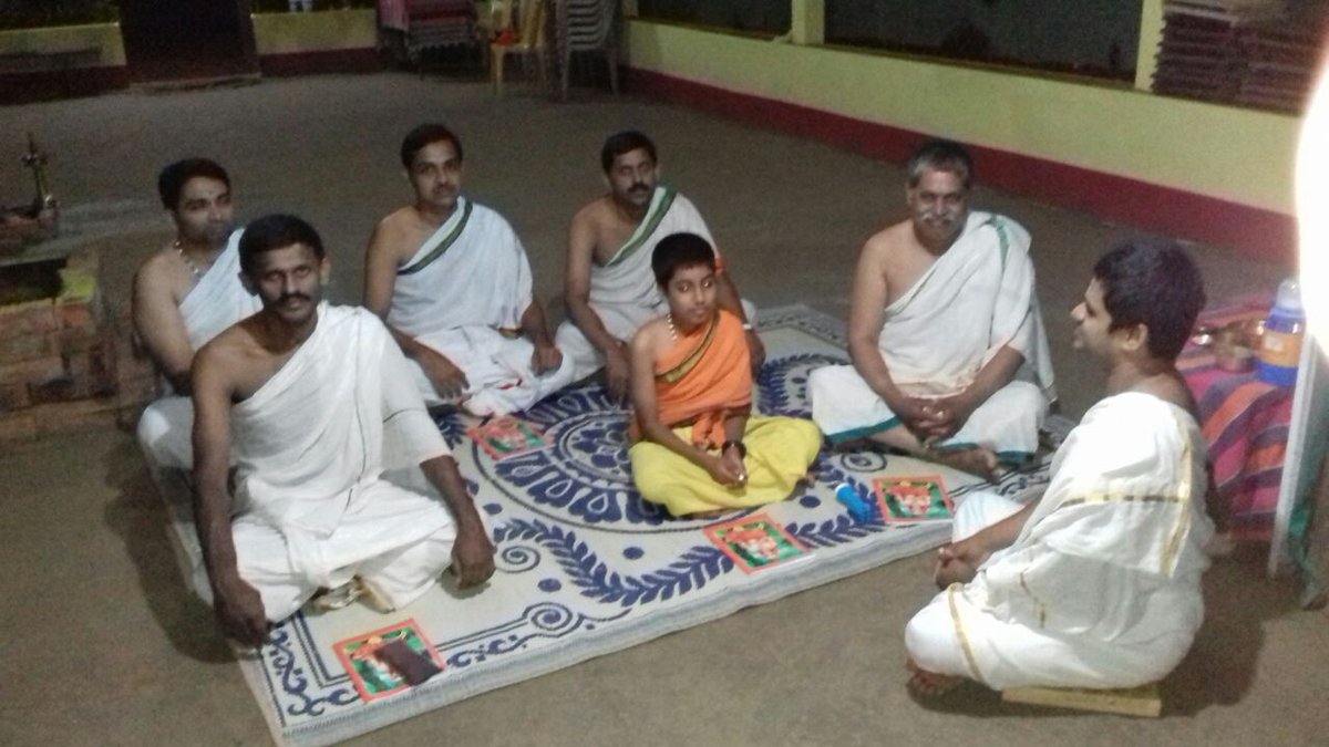 DharmakarmaSRPM's tweet photo. ಪೂಜ್ಯ @SriSamsthana ದವರ ದಿವ್ಯಾನುಗ್ರಹದಿಂದ ಧರ್ಮೋದ್ಧರಣಕ್ಕೆ ಪೂರಕವಾಗಿ ನಾಡಿನೆಲ್ಲೆಡೆ ನಿರಂತರ ಕಾರ್ಯಕ್ರಮಗಳು-
ಸುಳ್ಯ ಧರ್ಮಾರಣ್ಯದಲ್ಲಿ ವೇದಾಧ್ಯಯನ ಆರಂಭ https://t.co/SIIHf3VmzH