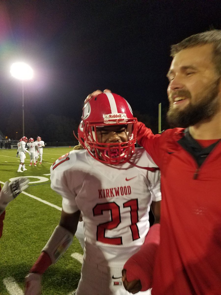 KirkwoodFB's tweet image. PIONEER INTERCEPTION by Antonio Phillips!!!  Kirkwood takes over leading @GoHawklets 24-14 with less than 2 minutes left! #mopreps