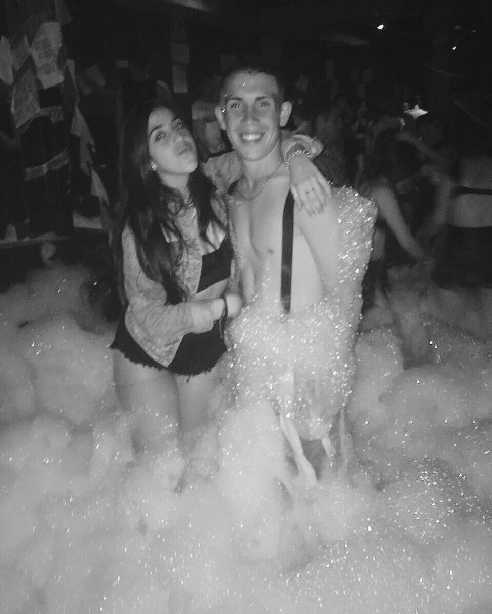 antolaccone's tweet photo. Decime si no fue nochón #10N 😝🍻 Los quiero tanto ❤️ https://t.co/vKSRkZJlbN