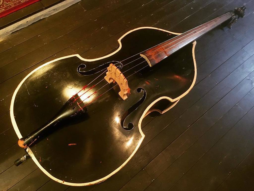 g_s_bridge's tweet photo. ビザールギターではないのですが、ロカビリー仕様のSUZUKI No.81 70年製コントラバスです。DIY塗装ではありますがなかなか格好良いです。
#ウッドベース #bridgeg… https://t.co/9DGxQWC3fh https://t.co/hkAiXIHhkk
