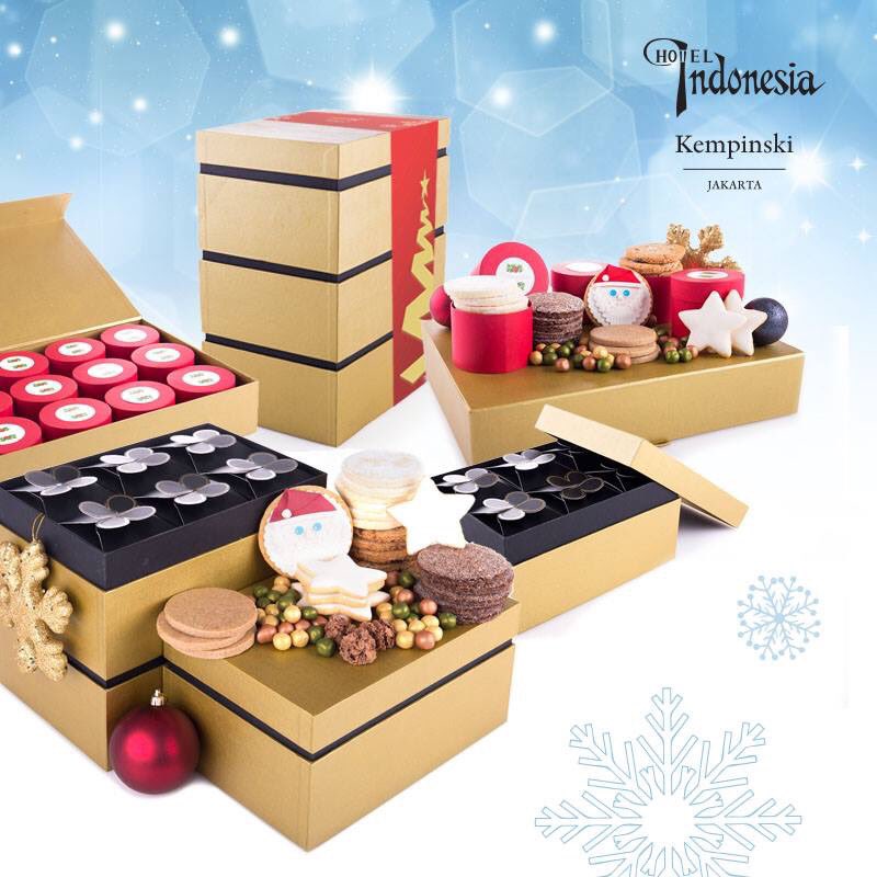 Flex your creative muscles and create your very own personalized Festive hampers with prices starting at IDR 440,000 net.