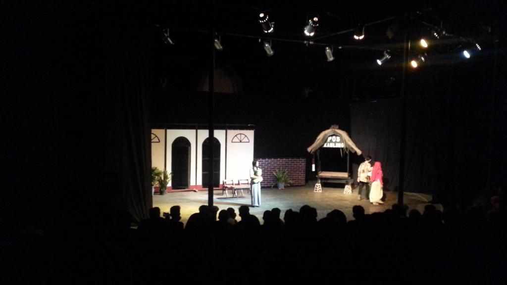 4 hari sudah FTMP (Festival Teater Modern Pelajar ) terselenggara. Alhamdulillah sampai saat ini masih dilancarkan.