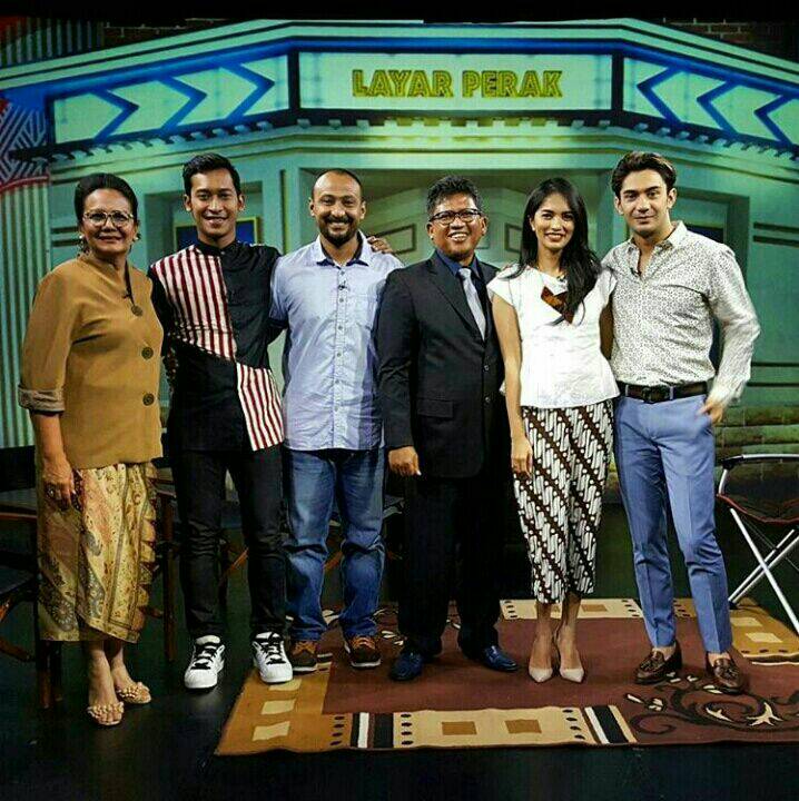 FilmIbu's tweet photo. Layar Perak Metro TV hari ini pukul 14:30 akan membahas film "Ibu Maafkan Aku". https://t.co/GYtv0Y9RMr