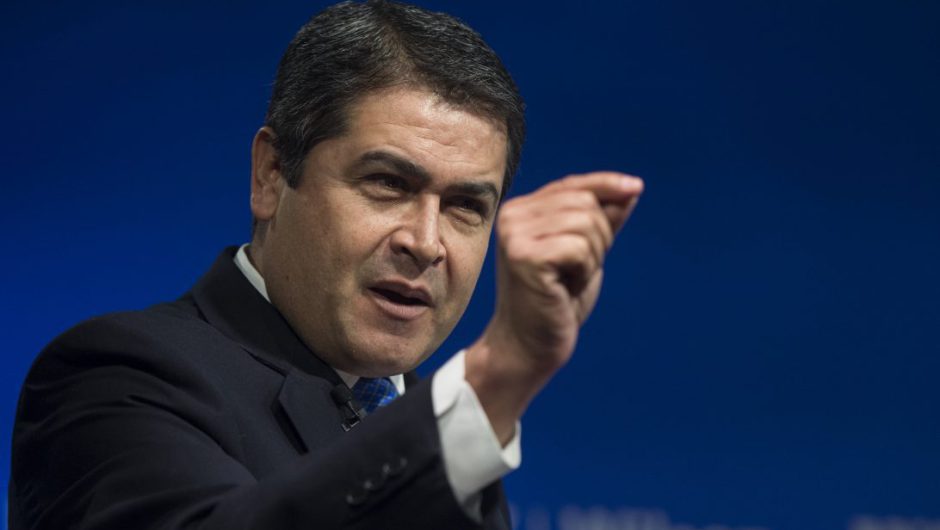 Polémica en Honduras: Juan Orlando Hernández busca reelección basado en fallo cnn.it/2fsFSn3