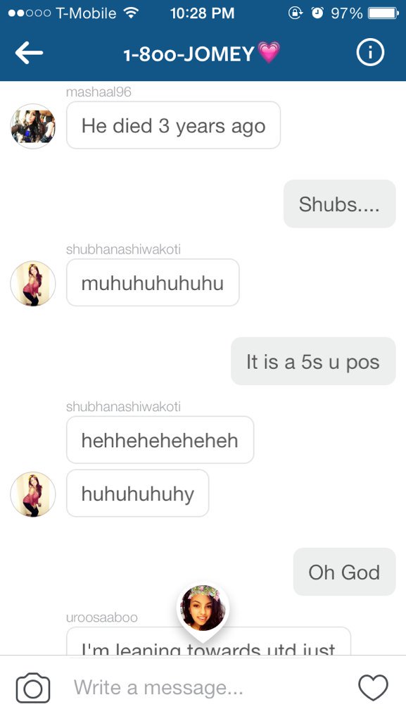 Jomeyv's tweet photo. What do you do when your phone's text msging & gm lit crashes?
you add all your sisters in 1 Insta DM 👭👭👭 #16deep https://t.co/IDBuwhHCgs