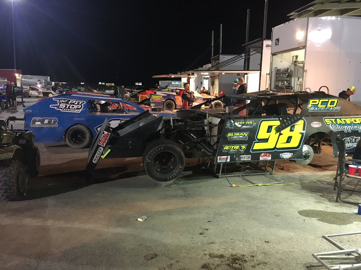 MAGS8710's tweet photo. Good Luck to Alex Stanford and Zack Olson @PCDRaceCars and @imca_tv https://t.co/ZrsHqWm5Co