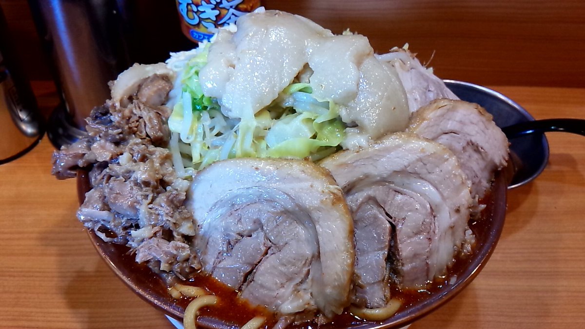 Twitter पर ビグザム ラーメン二郎野猿街道店2 大豚辛い奴z倍ニンニクマシマシアブラ生卵生卵生姜 麺マシ700で頼んだのに 店主 キロオーバーだよ 俺 うんおおぉーー 喰う 喰う ほぐし豚もありがてぇ このやろぉー 味がわかんねぇー 辛いは